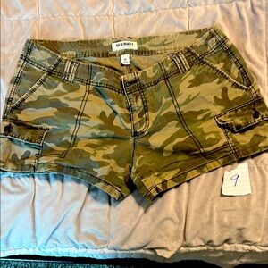 Camouflage Low Rise shorts size 12 cargo